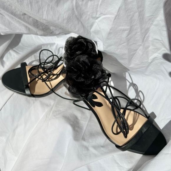 NWOT Black 3D Applique Floral Leather Ankle Wrap Up High Heel Pump Caelynn Bell - Picture 3 of 4